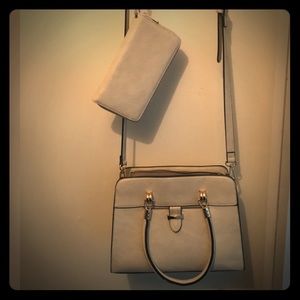 Beige purse with wristlet